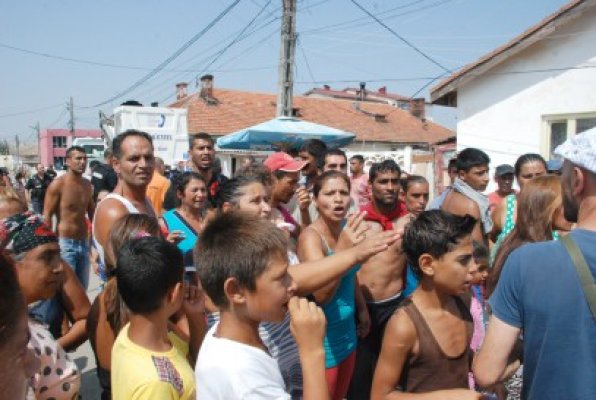 Mutarea romilor, de la barăci la blocul DMHI, ar putea provoca un protest la Mangalia